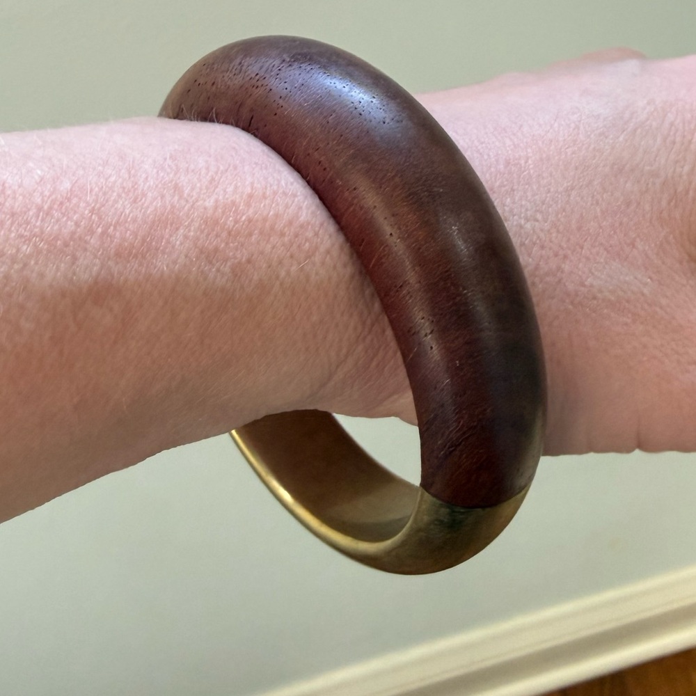 Elegant Gold and Brown Bracelet - Picture 4 of 5